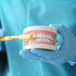 Całościowe leczenie dentystyczne – znajdź ścieżkę do zdrowych i uroczego uśmiechów.